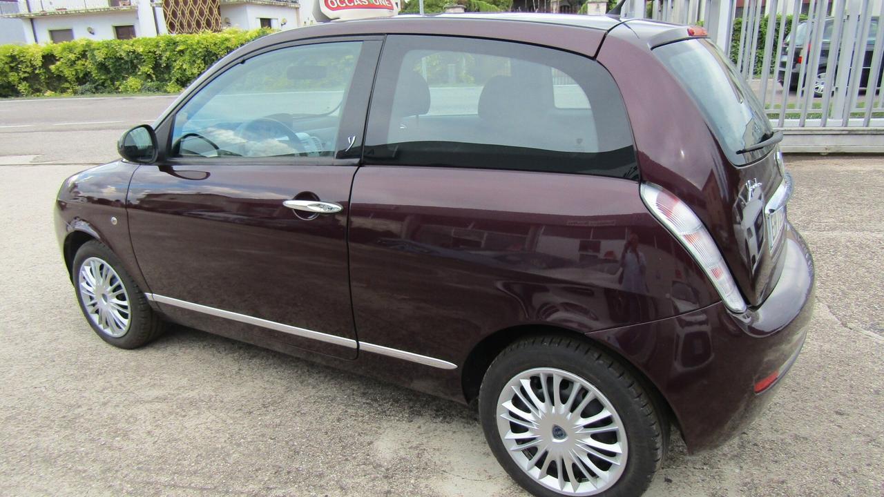 Lancia Ypsilon 1.3 MJT 75 CV Platino