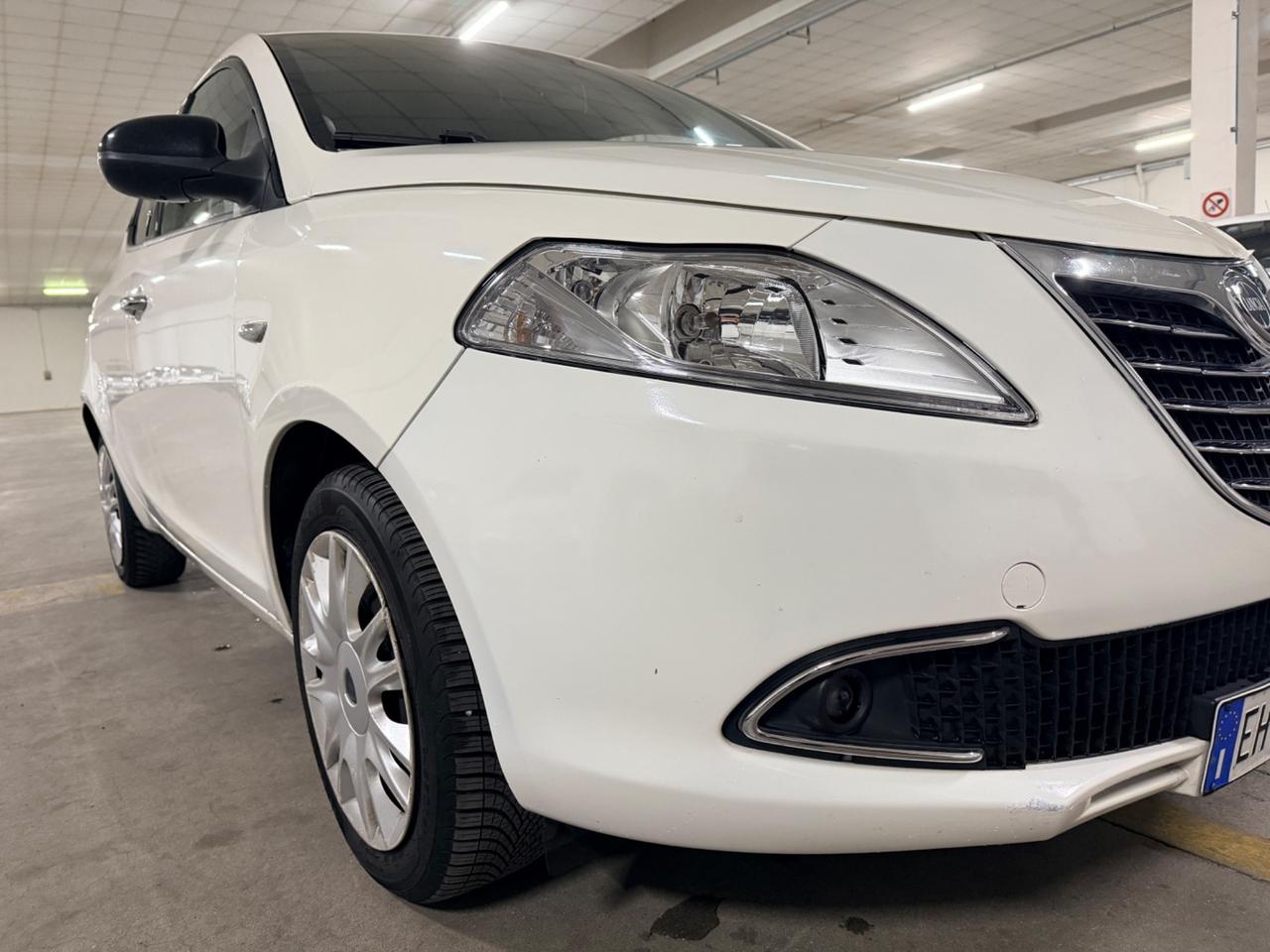 Lancia Ypsilon 1.2 69 CV 5 porte S&S Platinum