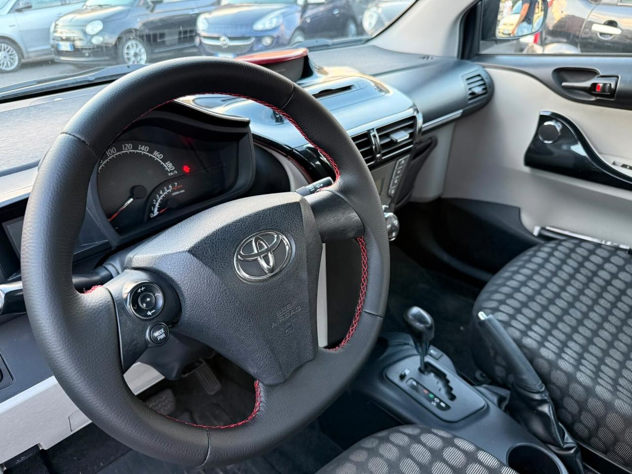 Toyota iQ High Collection Multidrive - 2011