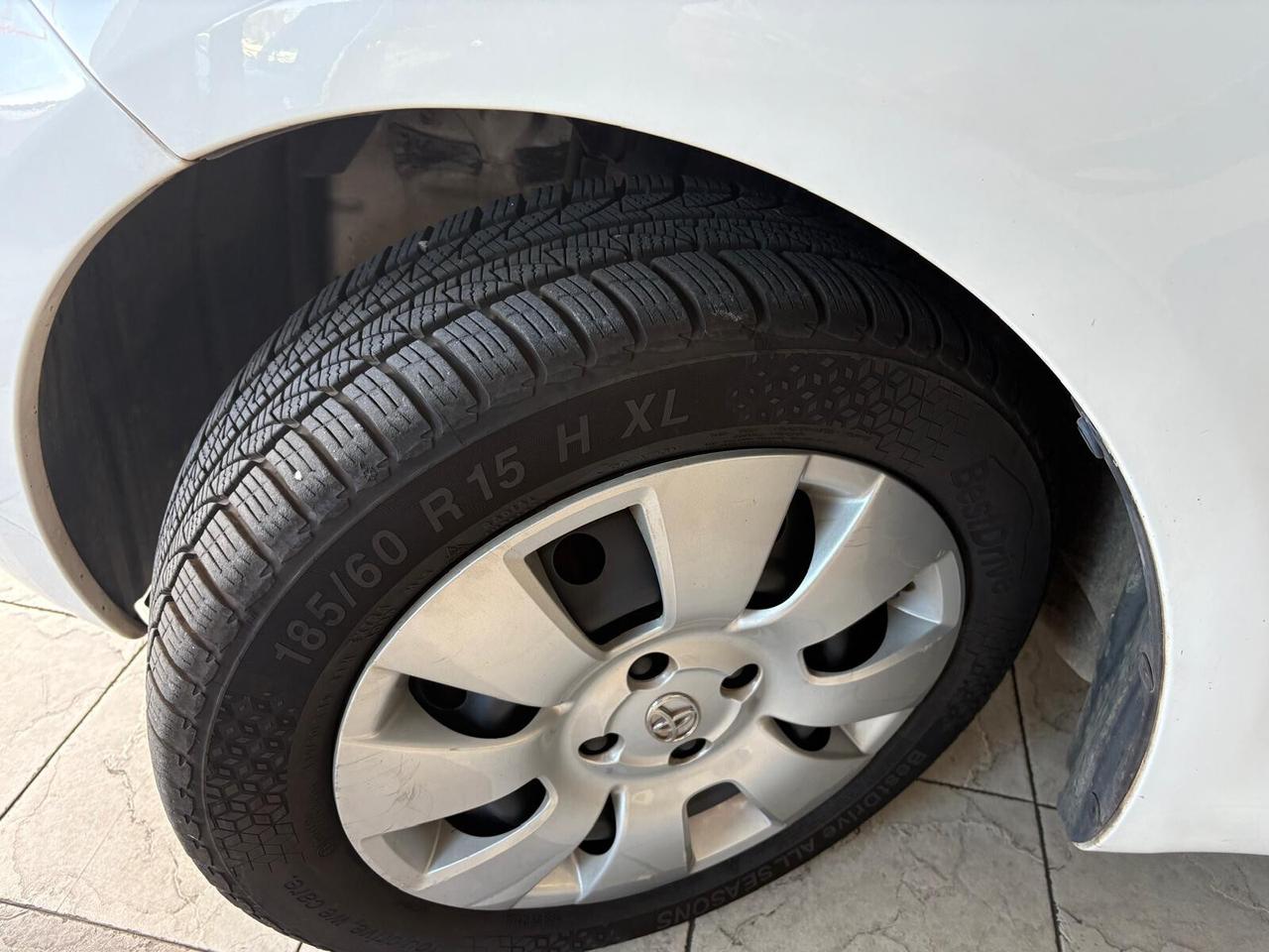 Toyota Yaris 1.0 5 porte