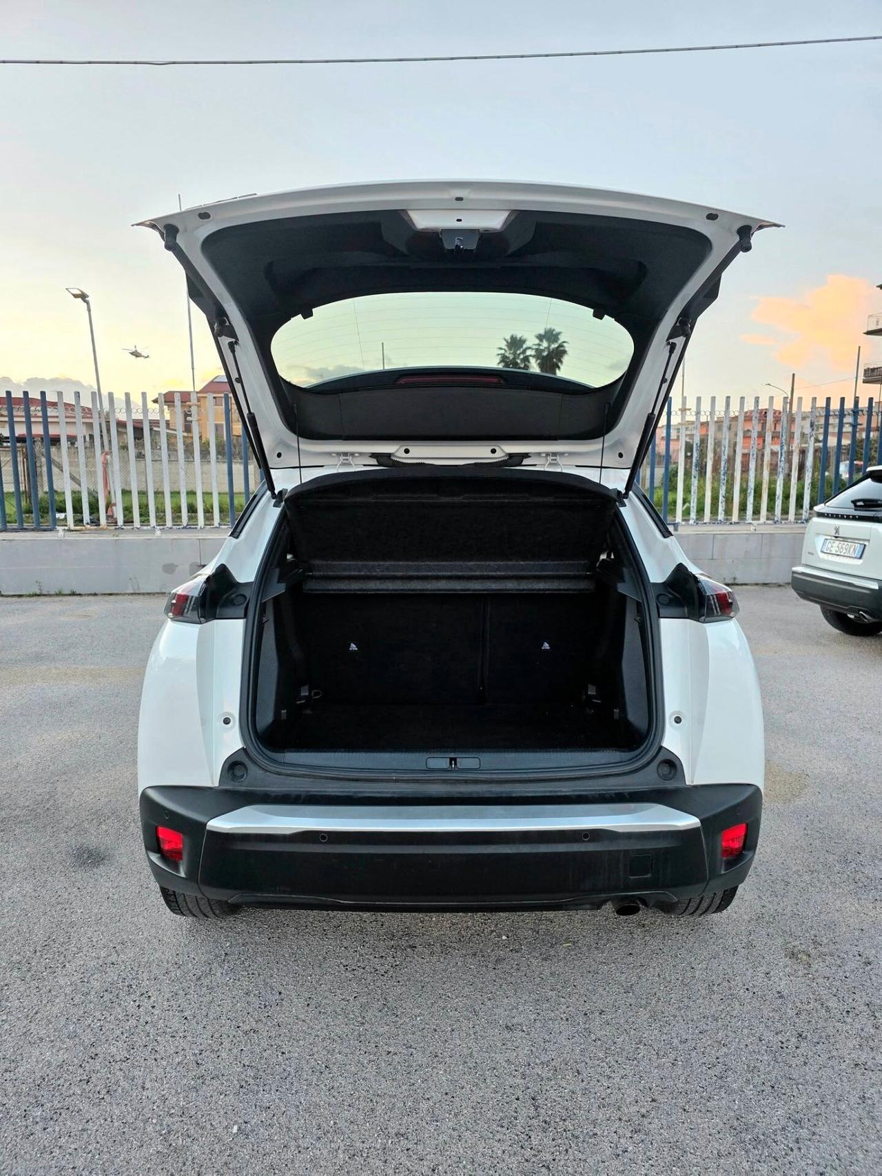 Peugeot 2008 1.5 BlueHDi Allure Navi Pack con 87.000 Chilometri