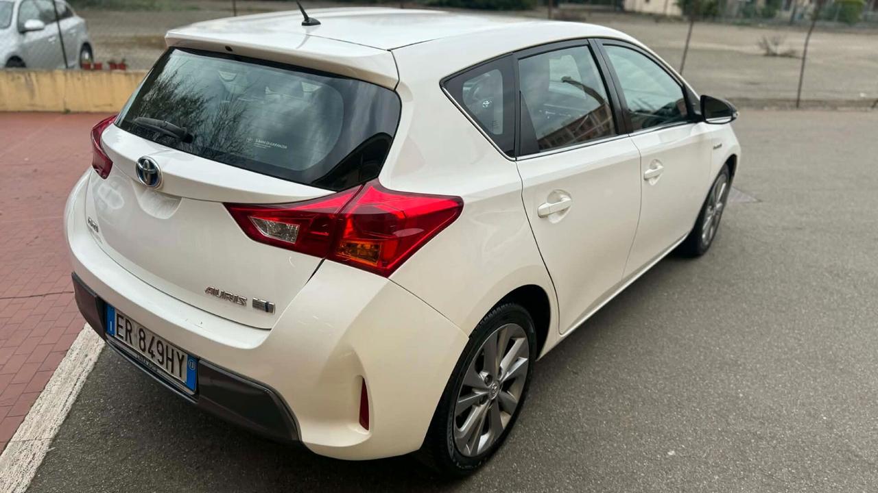 Toyota Auris Anno 2013 1.8 Hybrid Lounge