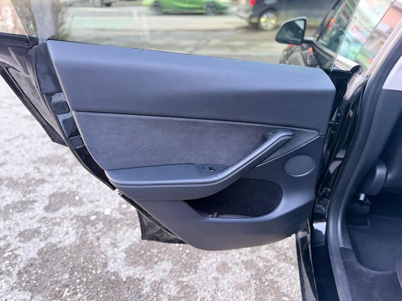 Tesla Model Y Maximum Range / Premium #9286