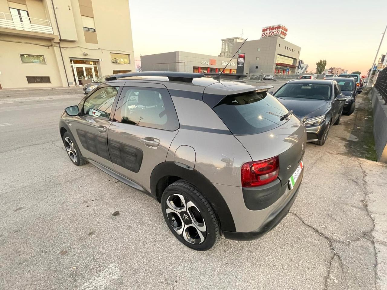 Citroen C4 Cactus BlueHDi 100 S&S ETG6 Shine