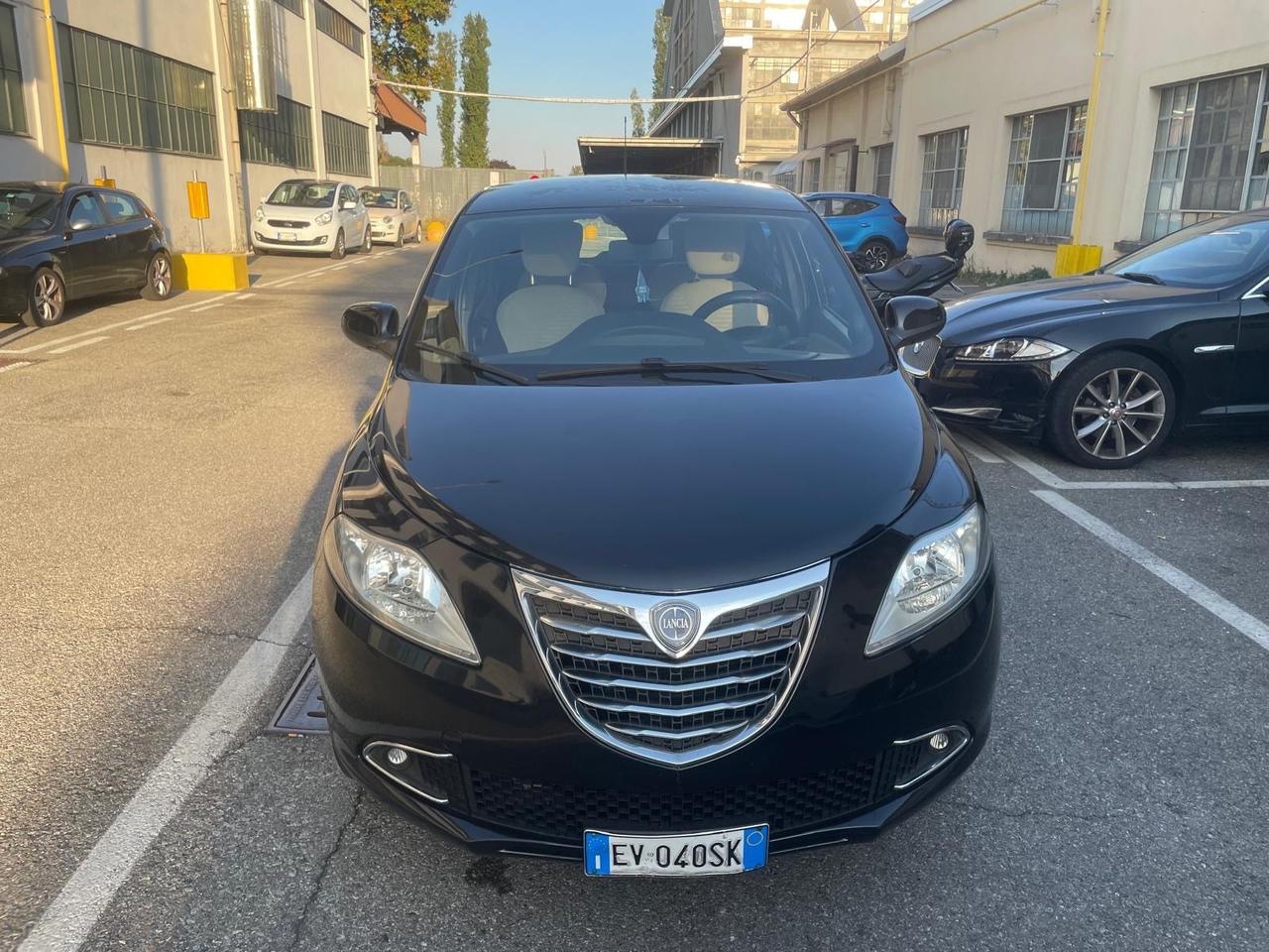 Lancia Ypsilon 0.9 TwinAir 85 CV 5 porte Metano Ecochic Gold