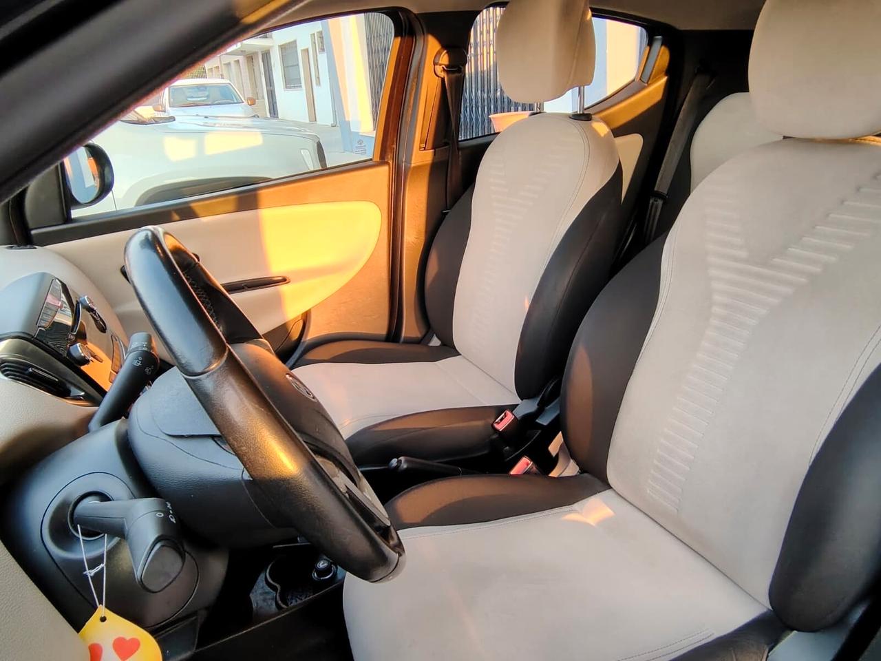 Lancia Ypsilon 1.2 69 CV 5 porte S&S Platinum