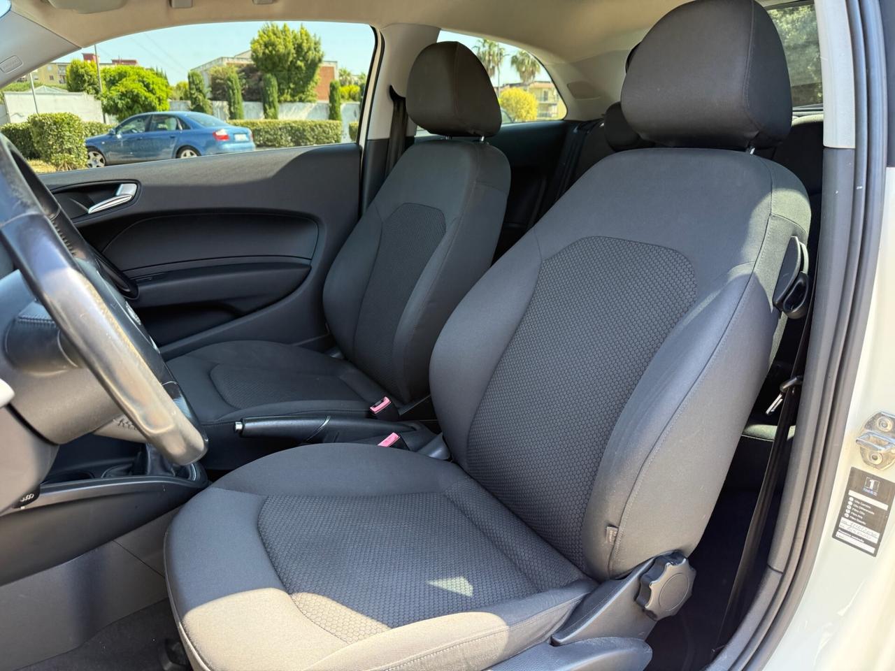AUDI A1 2013 1.6 TDI 90cv Admired