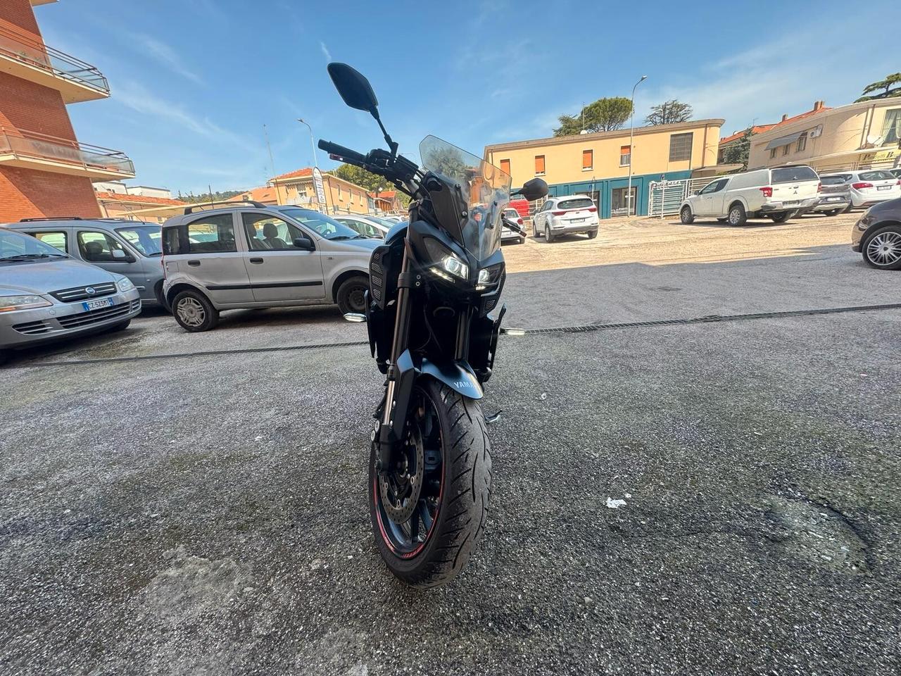 YAMAHA MT- 09
