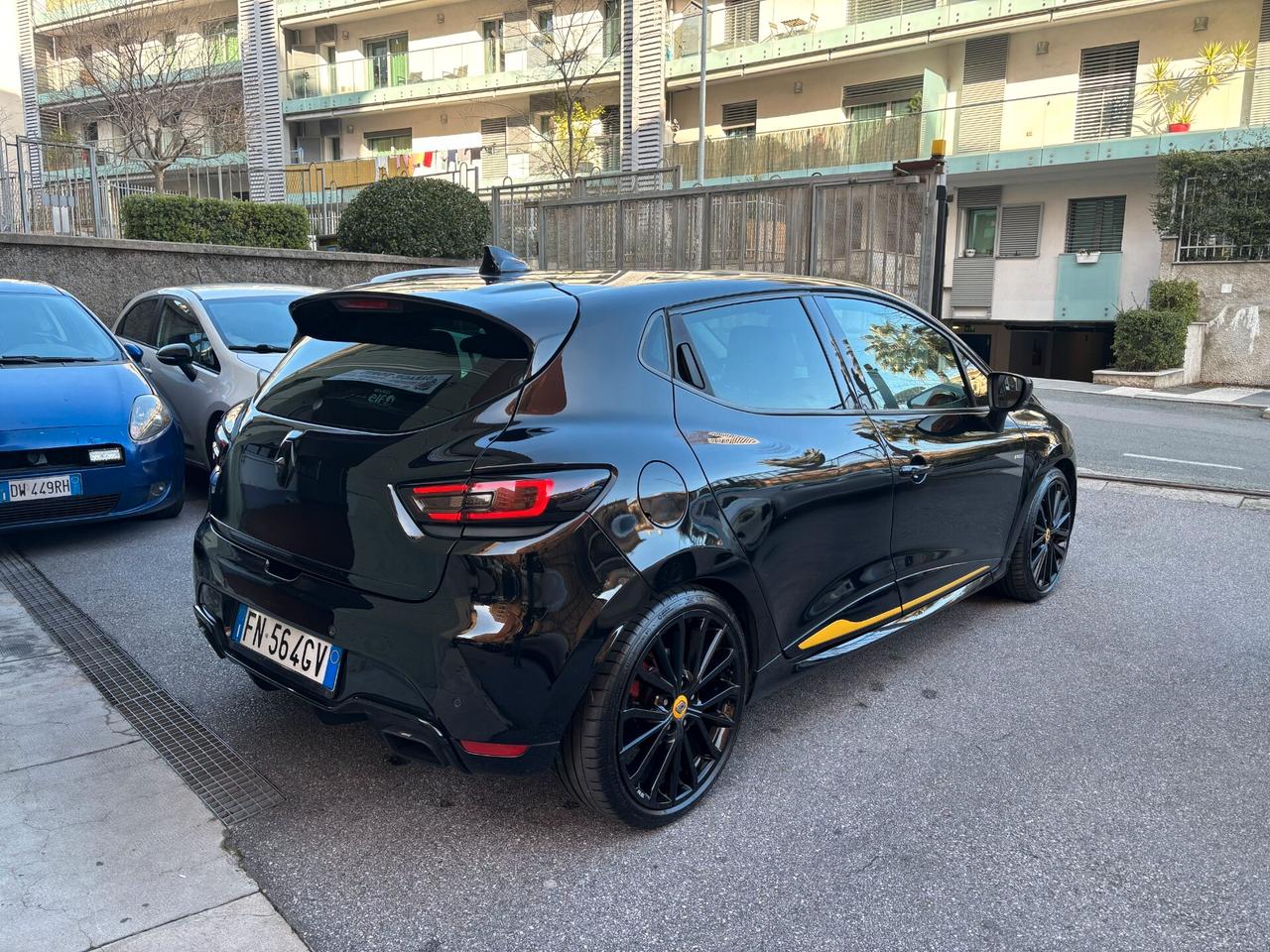 Renault Clio TCe 220CV 5p R.S. Trophy AKRAPOVIC