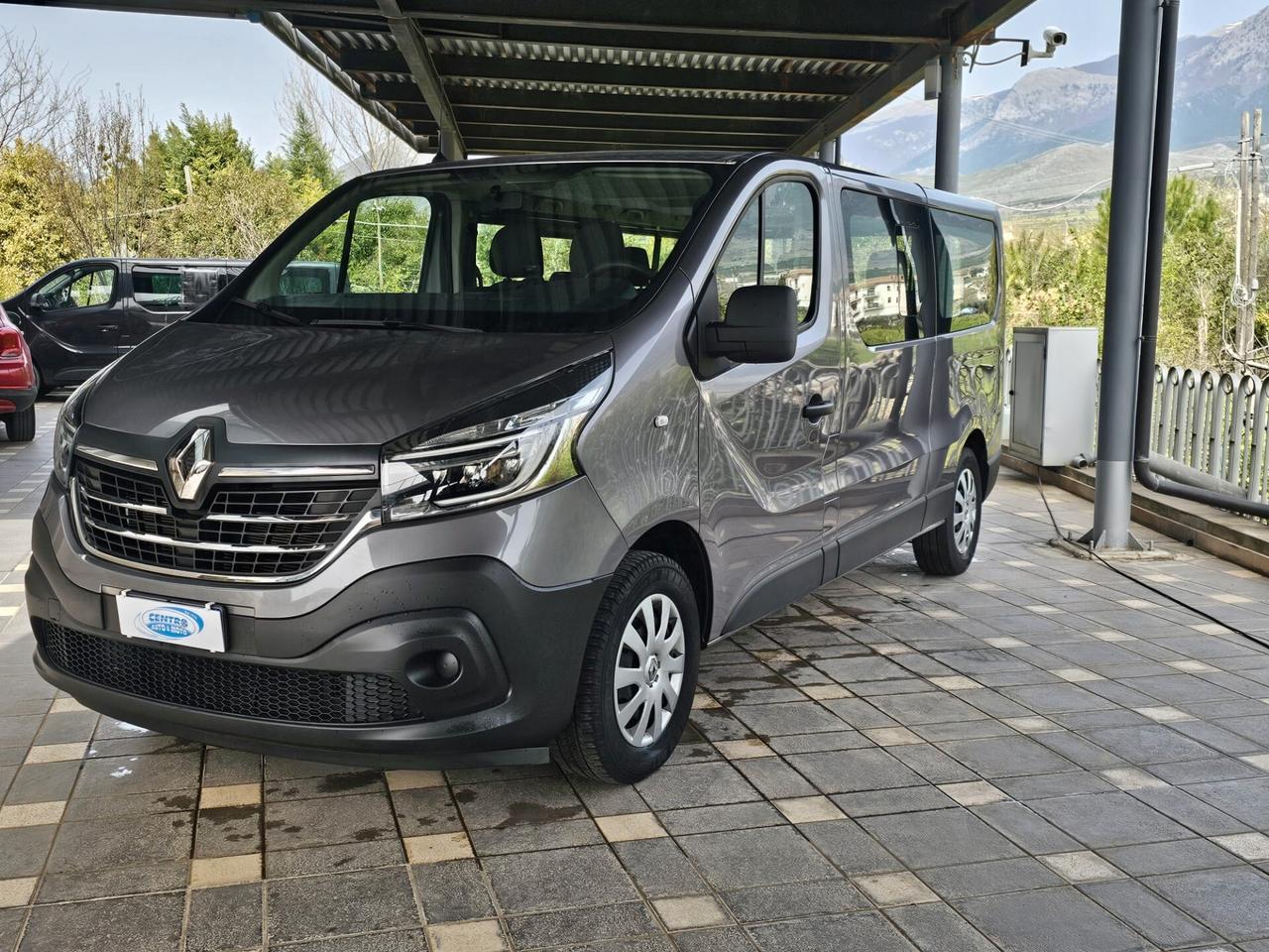 Renault Trafic 2.0 DCI 145CV L2H1 9 POSTI