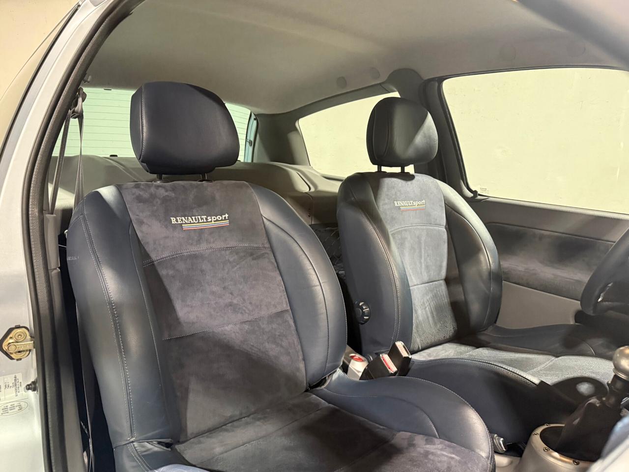 Renault Clio 3.0 V6 24V cat 3 porte Sport