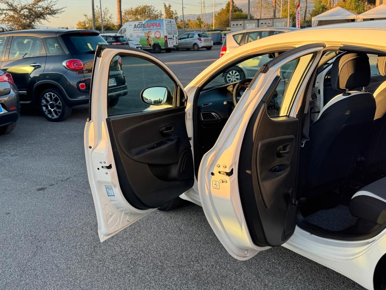 Lancia Ypsilon 1.2 BENZINA NEOPATENTATI 2015