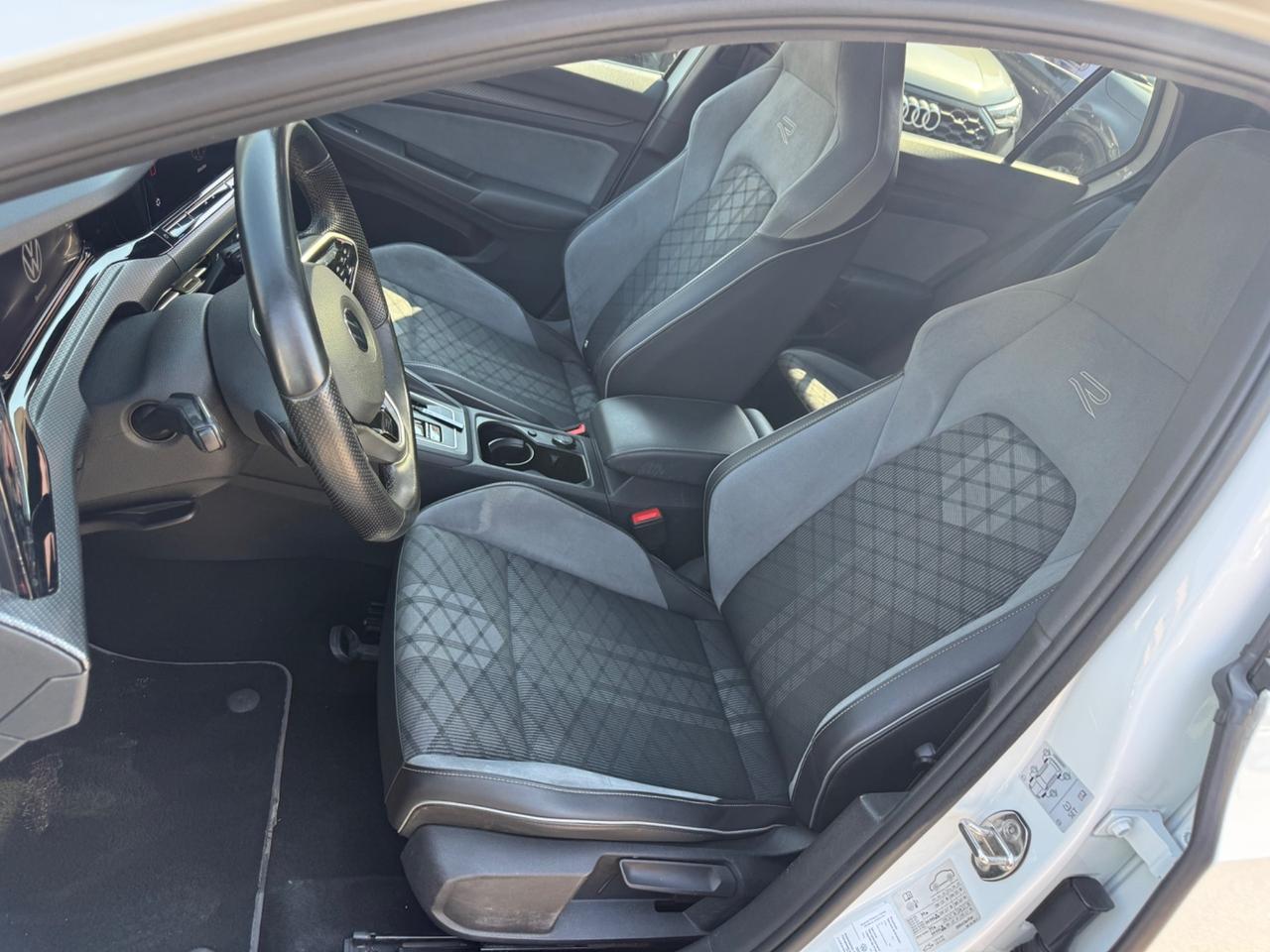 Volkswagen Golf 2.0 TDI 150 CV DSG SCR R-Line Tetto Apri