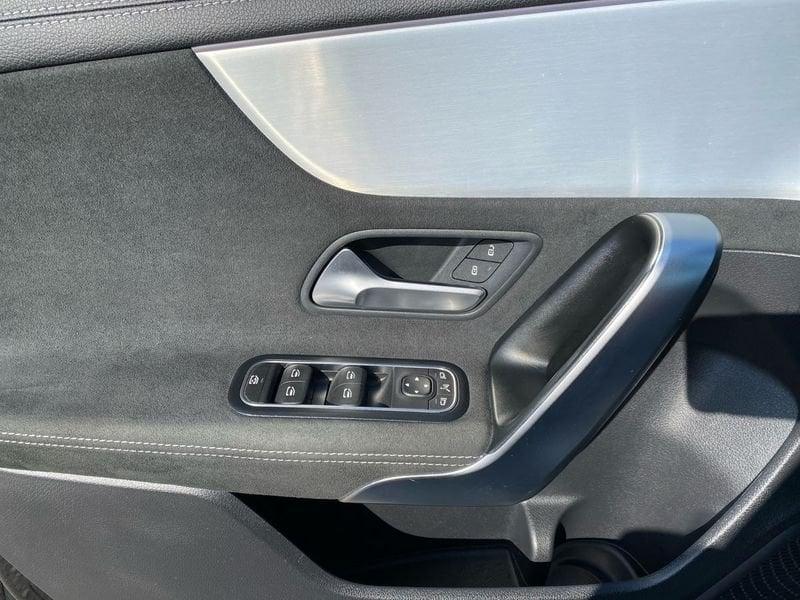 Mercedes-Benz Classe A A 180 d Premium Night edition Plus auto