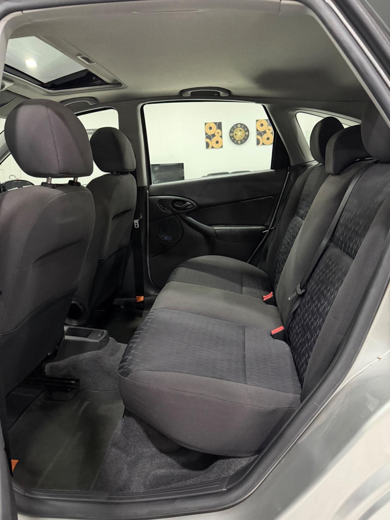 Ford Focus 1.6i 16V cat 5p. Zetec