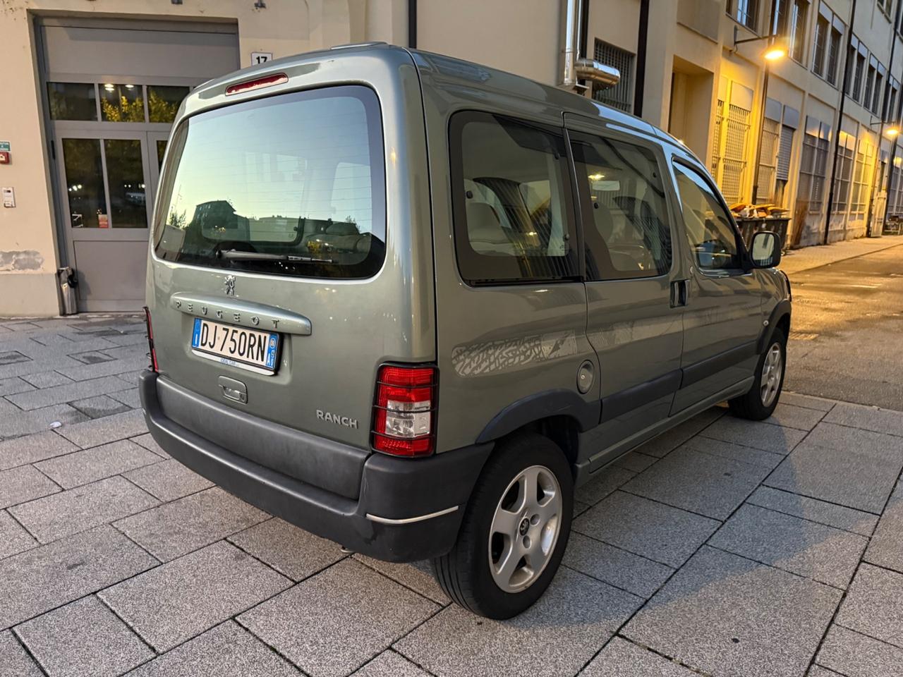 Peugeot Ranch 1.6 HDi 5p. Totem