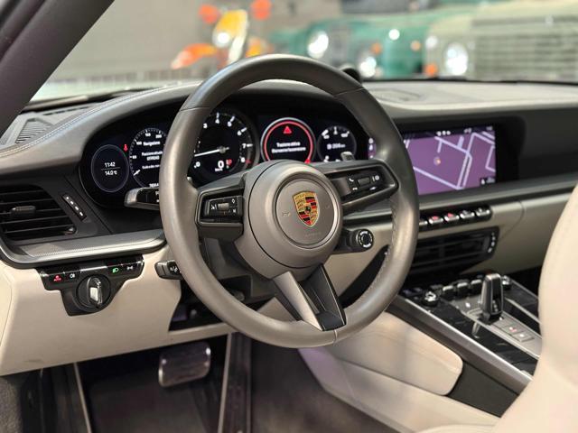 PORSCHE 911 Carrera 4