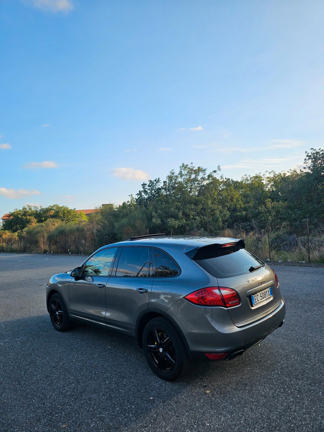 Porsche Cayenne 3.0 diesel V6 240cv