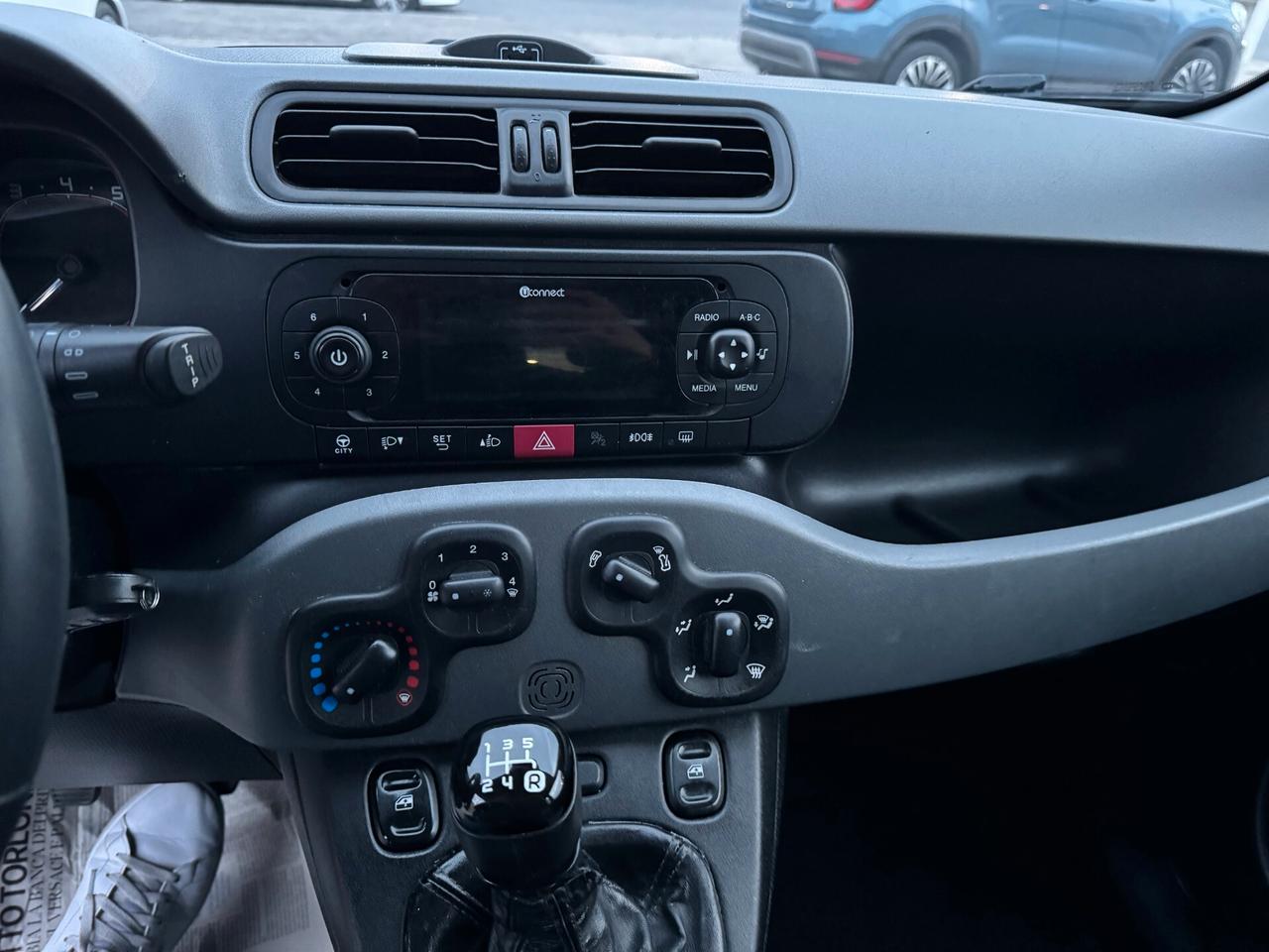 Fiat Panda 1.2 Lounge 2018 COMANDI AL VOLANTE