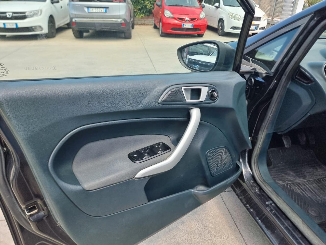 Ford Fiesta 1.4 TDCi 70CV 5 porte Titanium