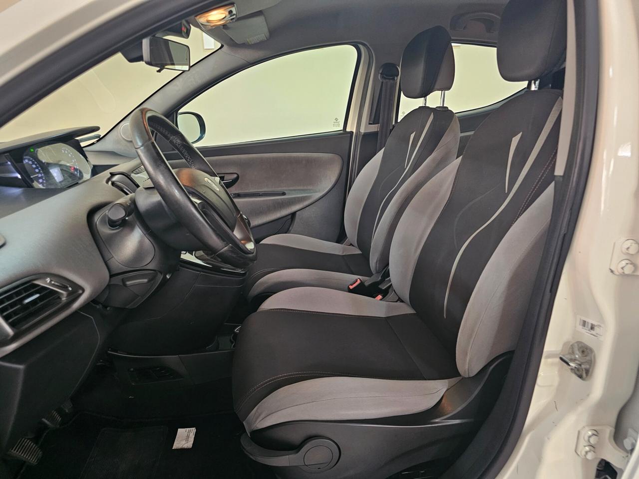 Lancia Ypsilon 0.9 TwinAir 85 CV 5 porte Metano Ecochic Gold