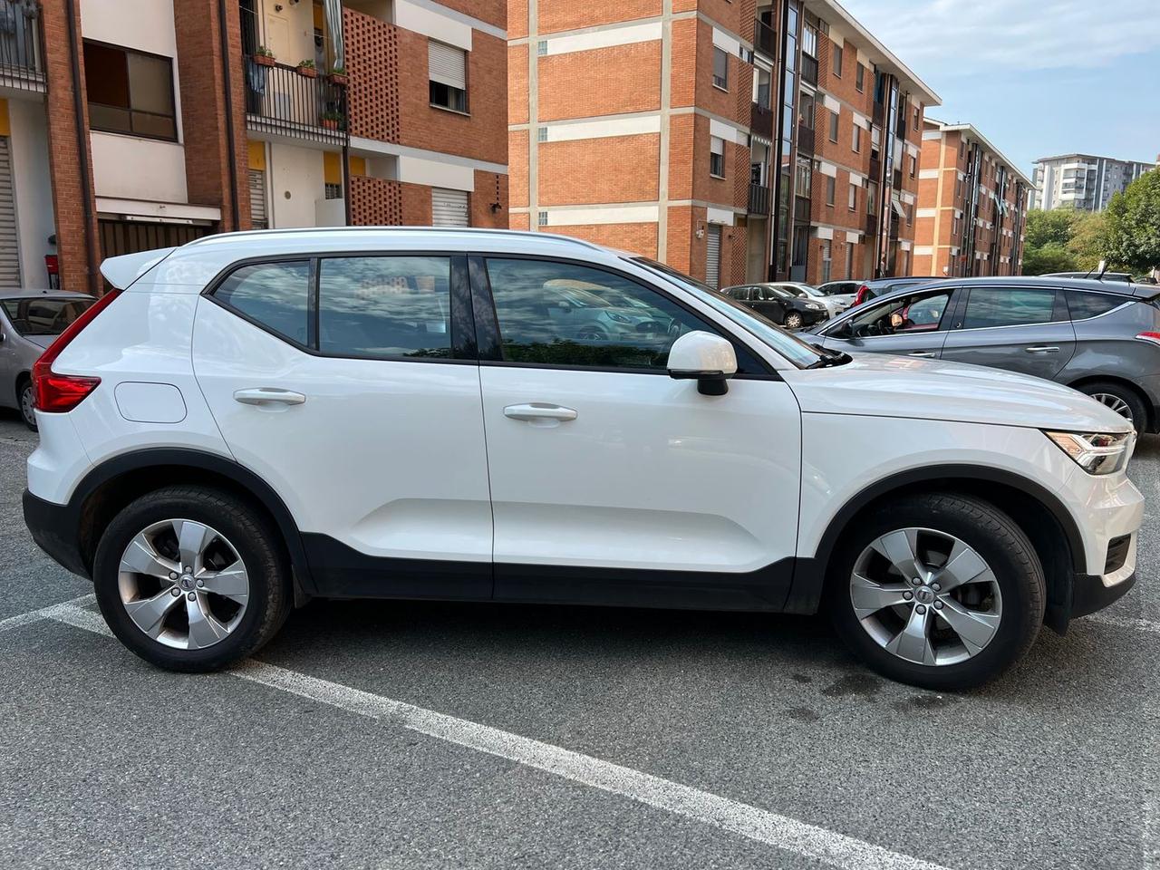 Volvo XC40 Business Plus D3 #12032