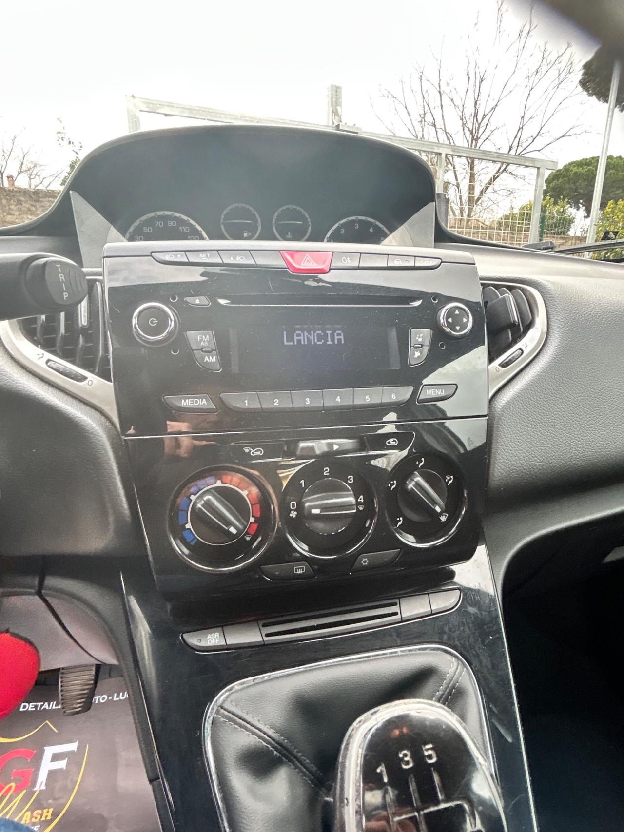 Lancia Ypsilon 1.2 69 CV 5 porte Platinum