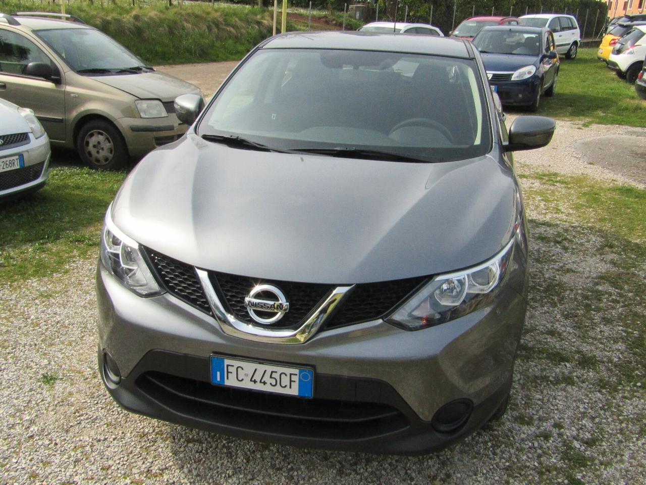 Nissan Qashqai 1.2 DIG-T Visia pochi km