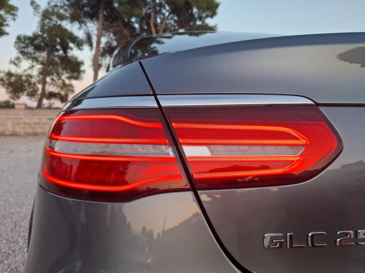 M.B. GLC 250cdi d 4Matic PREMIUM *TETTO -LED-NAVY-RADAR*
