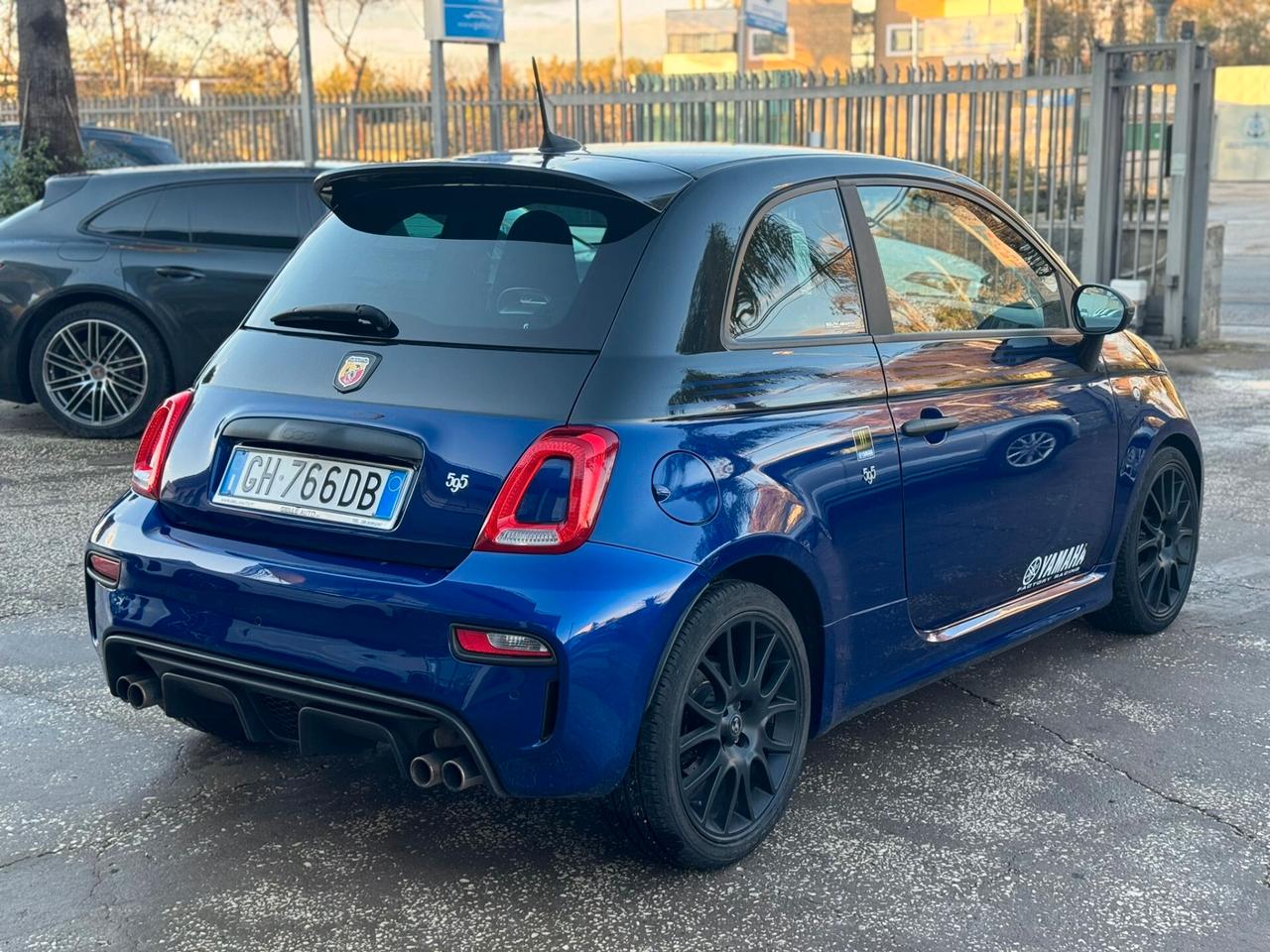 Abarth 595 1.4 Turbo T-Jet 165 CV Monster Energy Yamaha