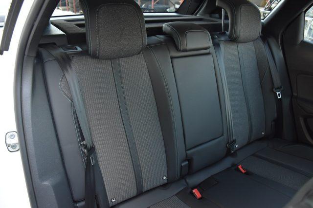 PEUGEOT 3008 BlueHDi 130 S&S EAT8 Allure Pack *Navi,Sensori,LED
