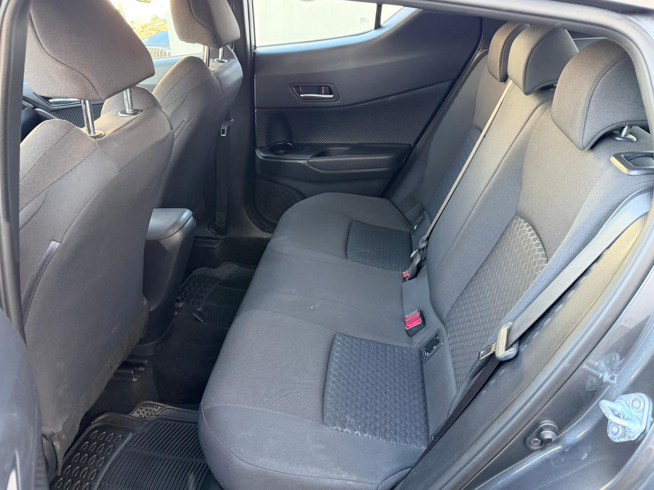 Toyota C-HR 1.8 Hybrid E-CVT Business