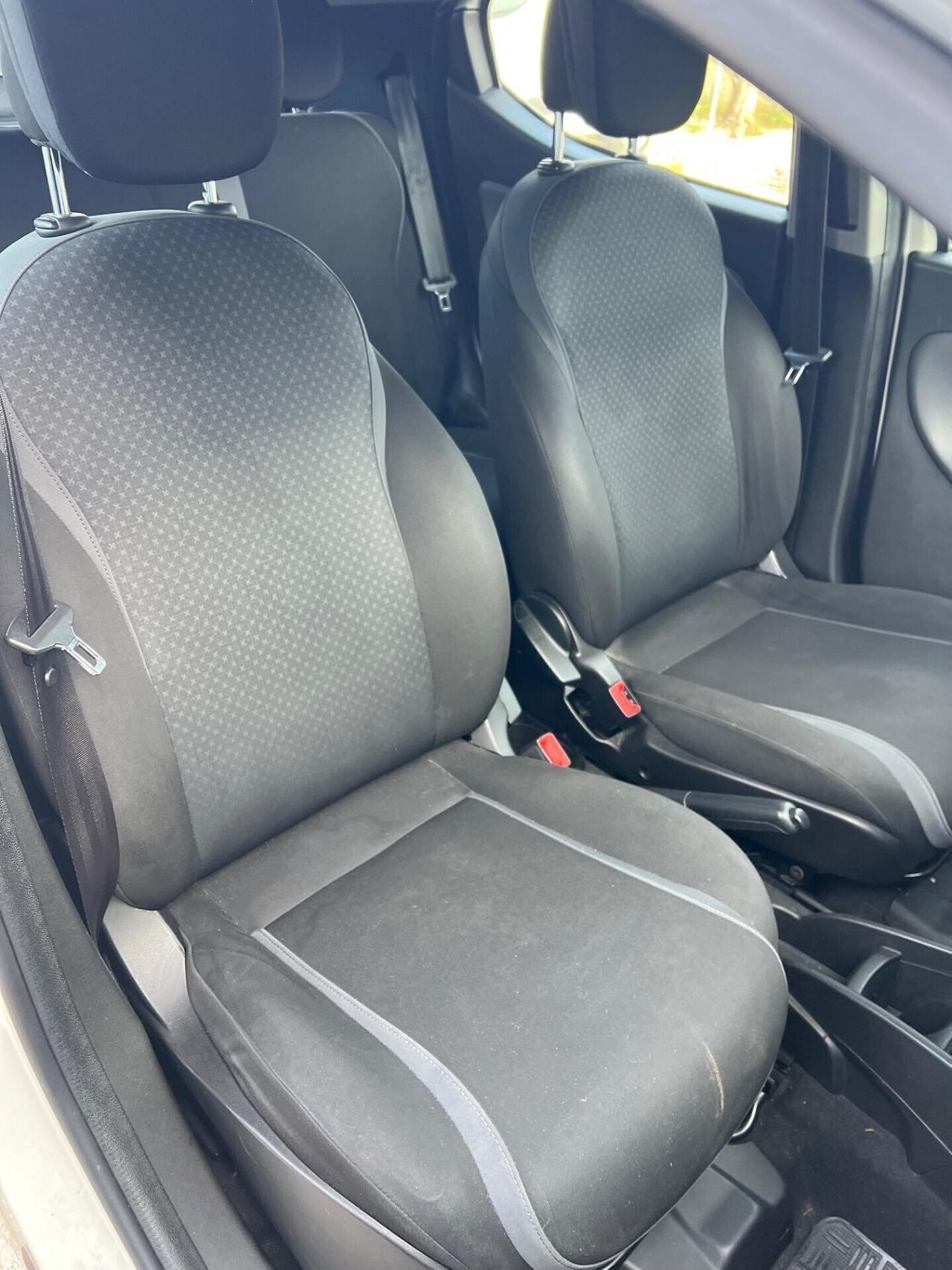 Lancia Ypsilon 1.3 MJT 16V 95 CV 5 porte S&S Silve