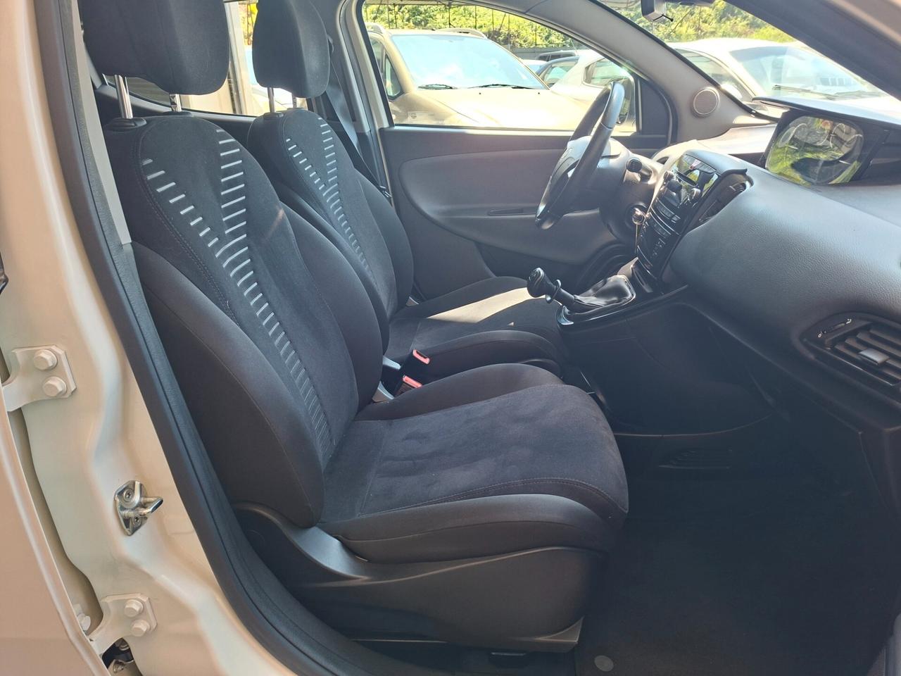 Lancia Ypsilon 1.2 69 CV 5 porte S&S Silver