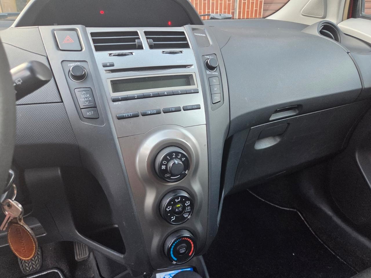 Toyota Yaris 1.0 3 porte Now Eco