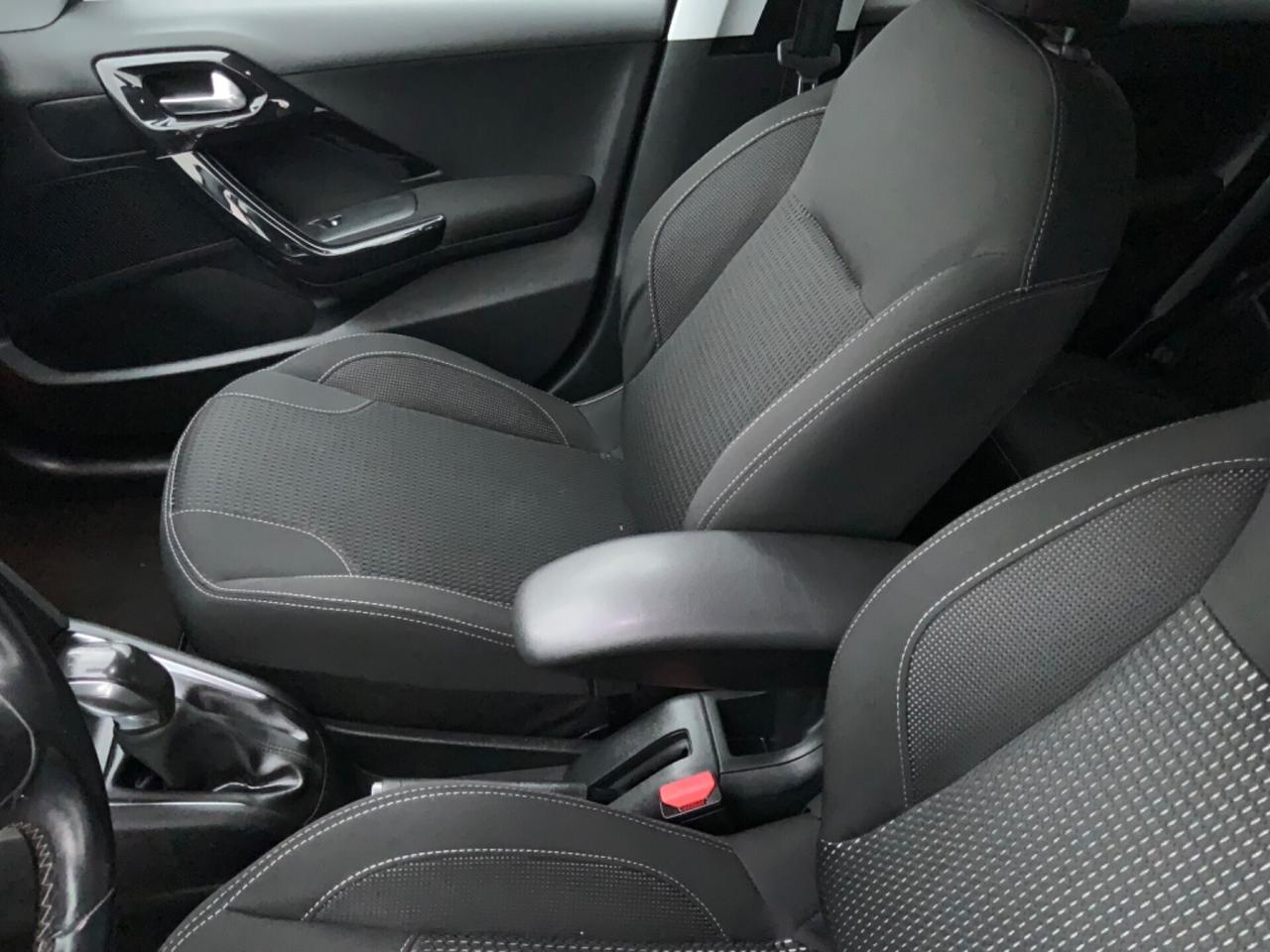 Peugeot 208 PureTech 82 5p. GPL Allure