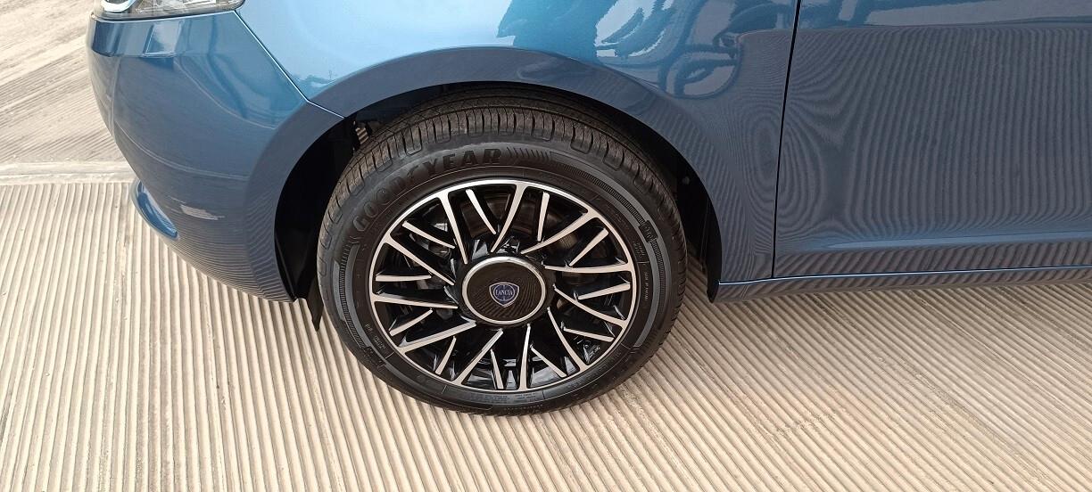 Lancia Ypsilon 1.0 FireFly 5 porte S&S Hybrid Platino