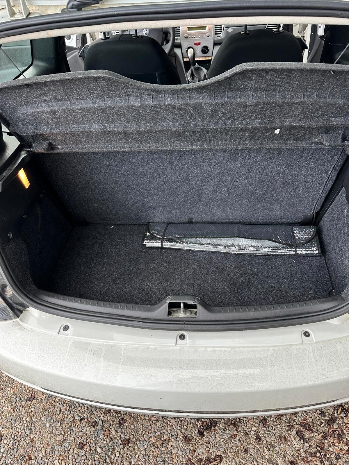 Lancia Ypsilon 1.3 MJT 75 CV Unyca