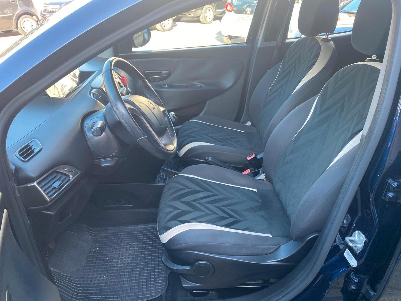 Lancia Ypsilon 1.2 69 CV 5 porte full opt restyling 2016