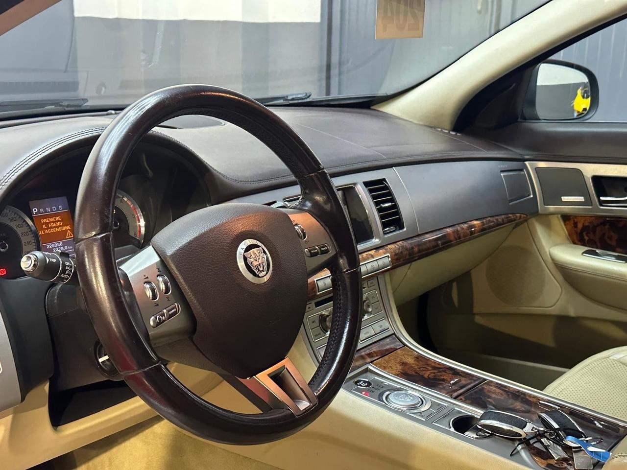 Jaguar XF 2.7D V6 Luxury