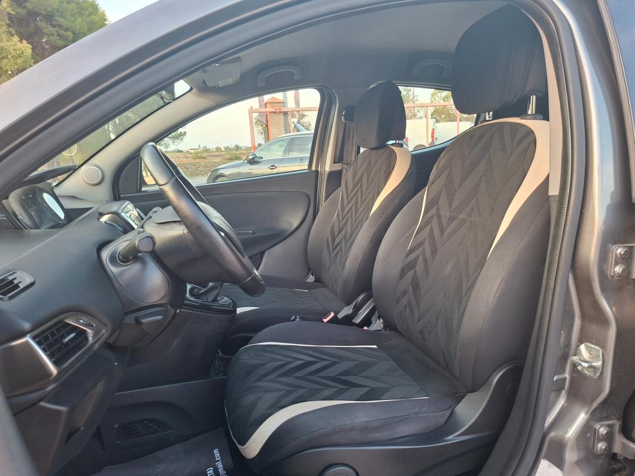 Ypsilon 1.3 MJT 95 CV 5p Cerchi*Clima
