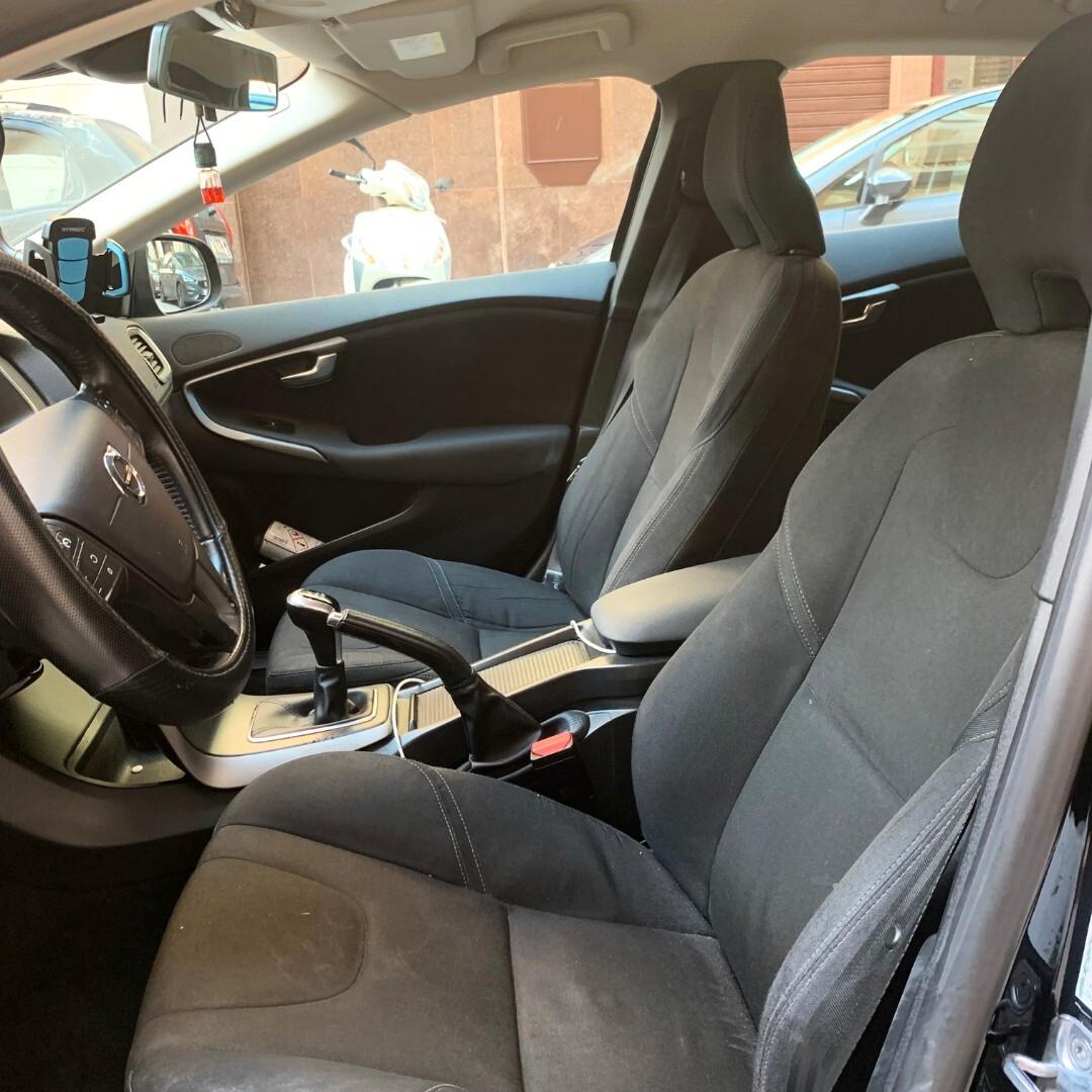 Volvo V40 D2 Geartronic R-design Momentum