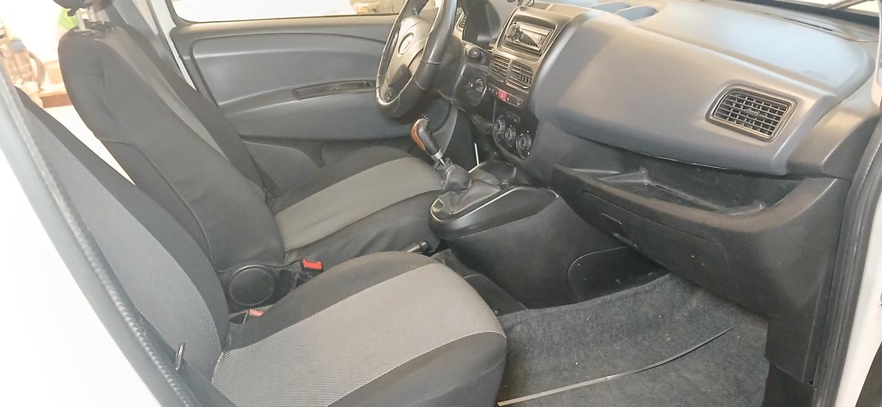 Fiat Doblo 5 posti autocarro