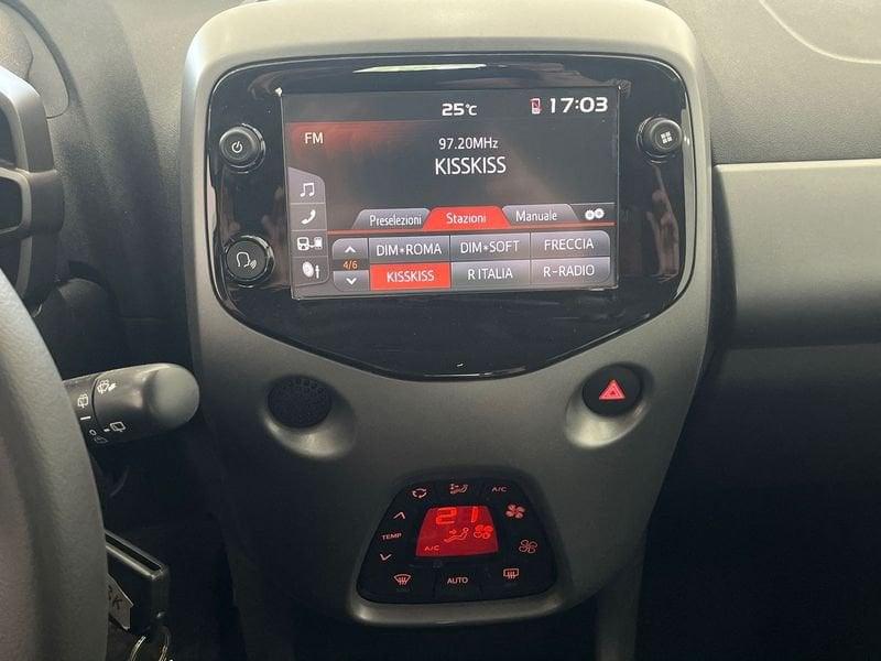 Toyota Aygo Aygo 5p 1.0 x-play m-mt 72cv