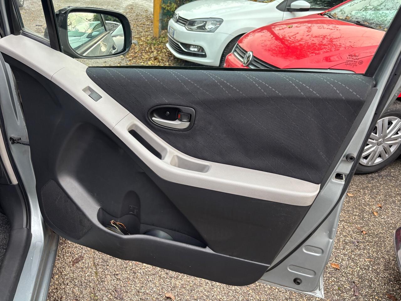 Toyota Yaris 1.3 5 porte sol OK NEOPATENTATI