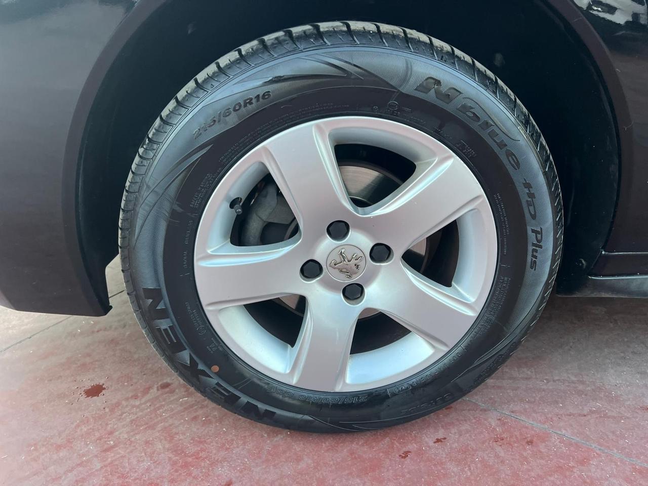 Peugeot 3008 1.6 HDi 115CV Business