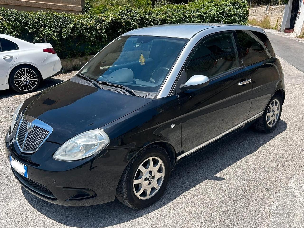 Lancia Ypsilon 1.3 MJT 75 CV Platino