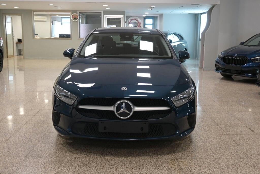 MERCEDES-BENZ A 160 109CV 6M. BUSINESS SOLUTION ( NAVI PREMIUM - CRUISE - PARK ASSIST - TELECAMERA POST. )