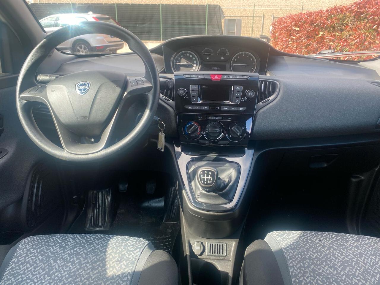 Lancia Ypsilon 1.0 FireFly 5 porte S&S Hybrid Ecochic Silver