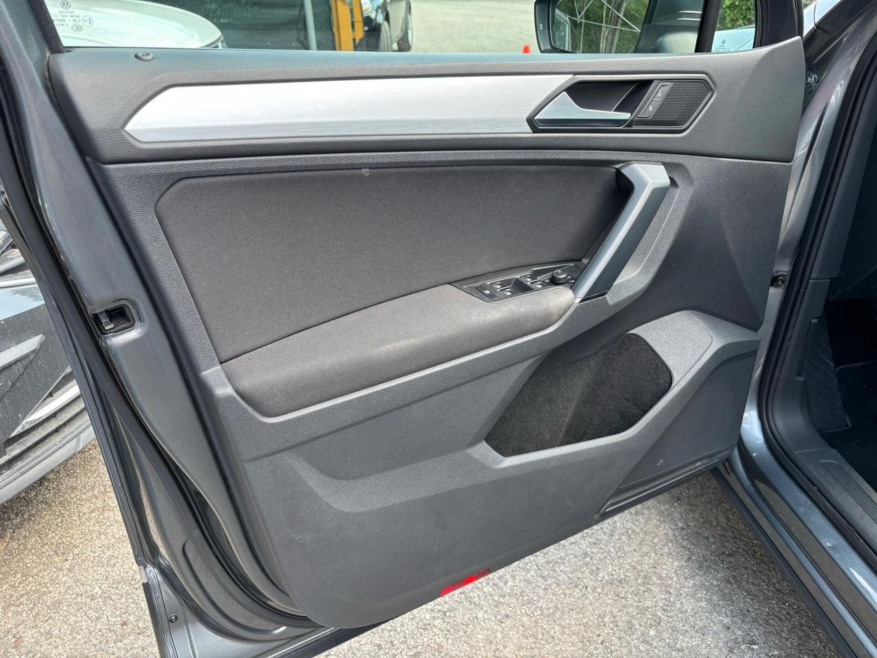 Volkswagen Tiguan 1.6 TDI Sport R-Line OK Neopatentati